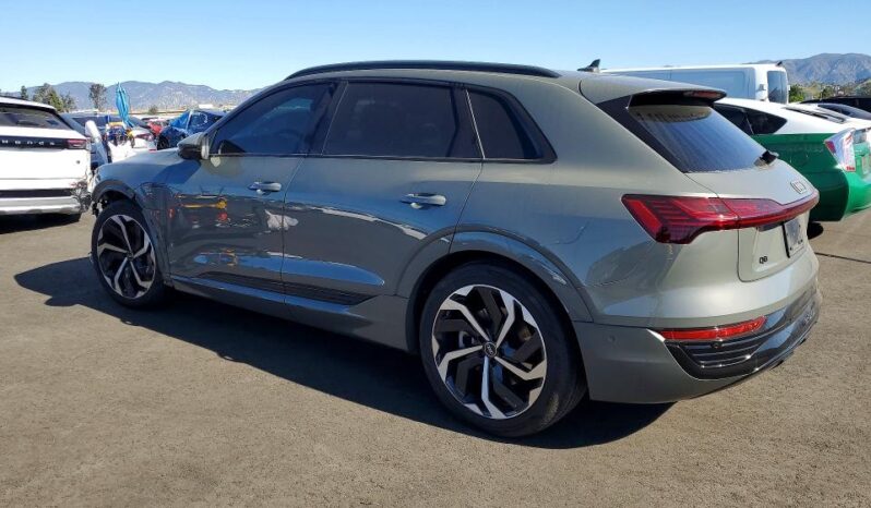 
								2024 Audi Q8 full									