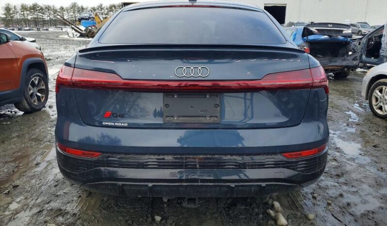
								2024 Audi Q8 full									