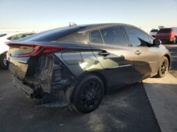 
										2017 Toyota Prius prim full									