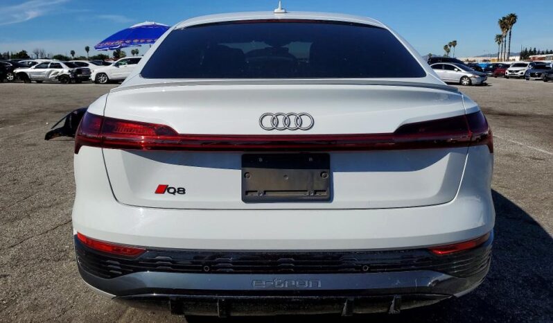 
								2024 Audi Q8 full									