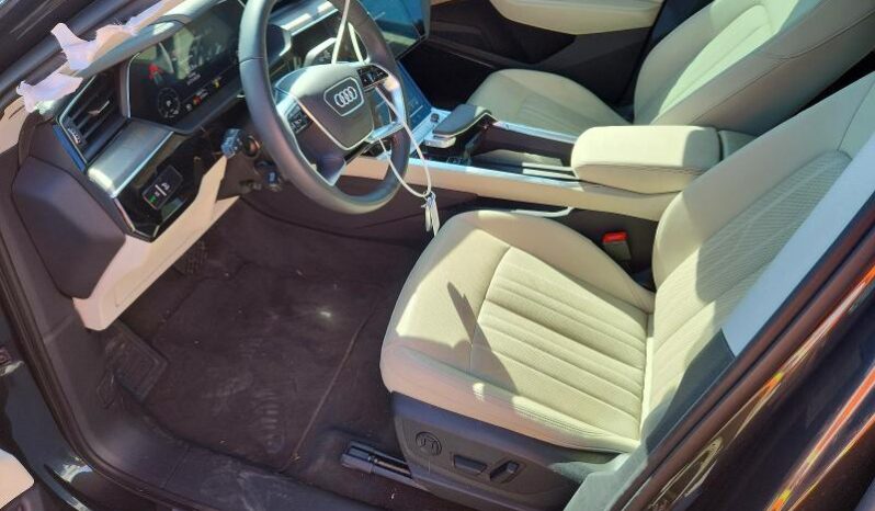
								2024 Audi Q8 full									