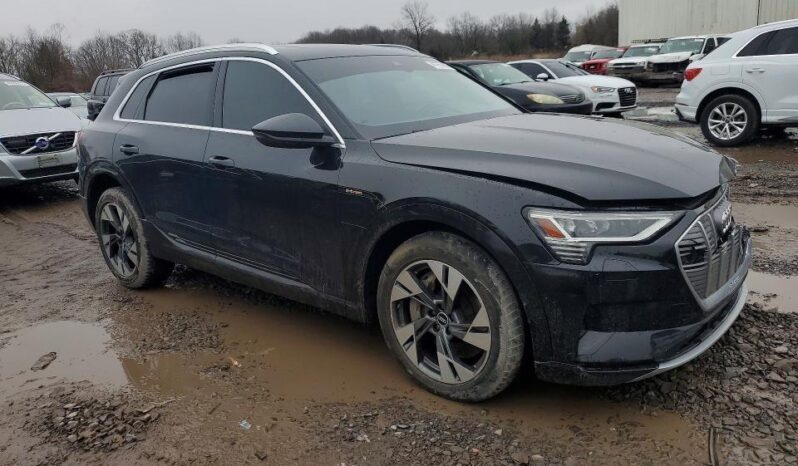
								2022 Audi E-tron full									