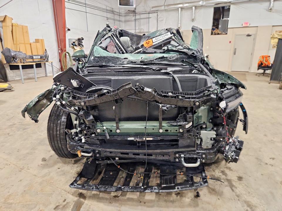 2025 Rivian R1s