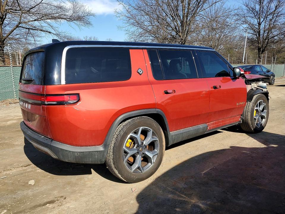 2023 Rivian R1s