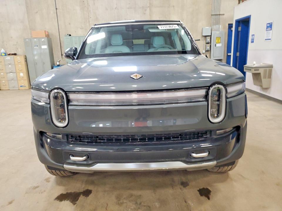 2025 Rivian R1s