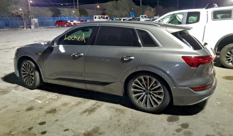 
								2019 Audi E-tron full									