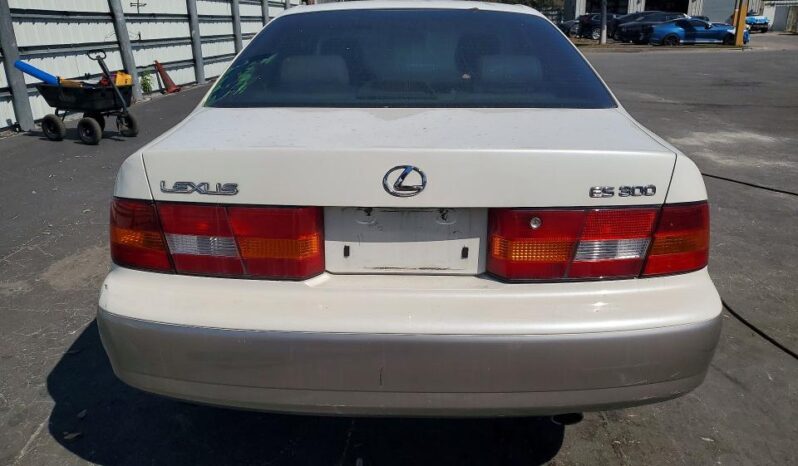 
								1998 Lexus Es 300 full									