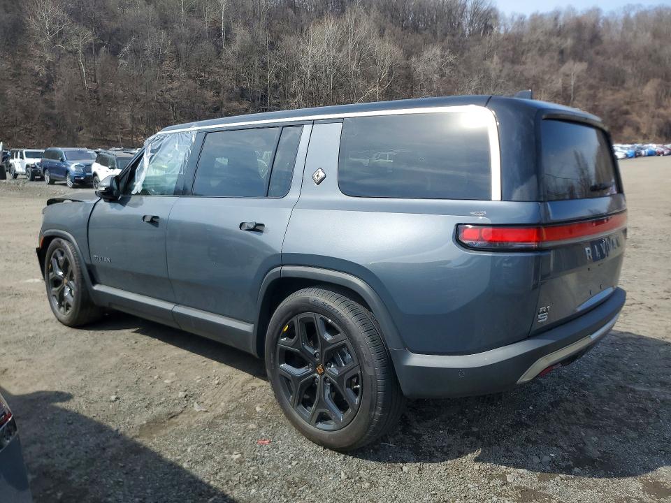 2025 Rivian R1s