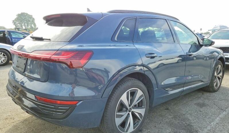 
								2024 Audi Q8 full									