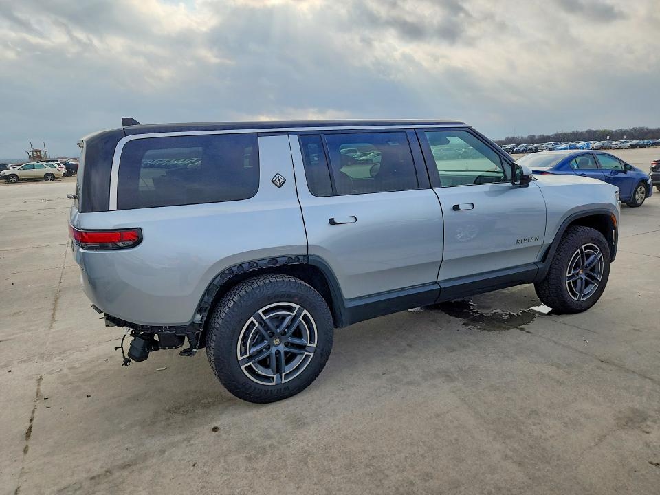 2026 Rivian R1s