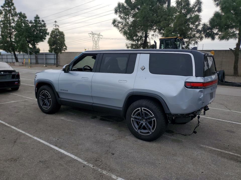 2025 Rivian R1s