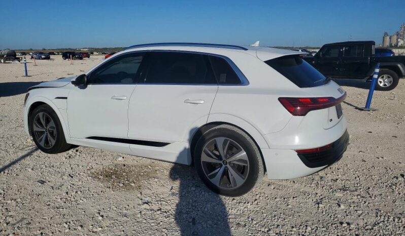 
								2024 Audi Q8 full									