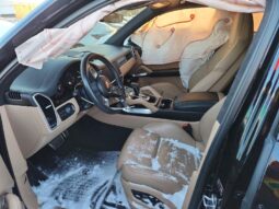 
										2023 Porsche Cayenne full									