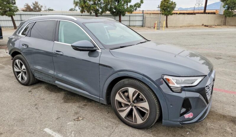 
								2024 Audi Q8 full									
