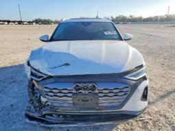 
										2024 Audi Q8 full									