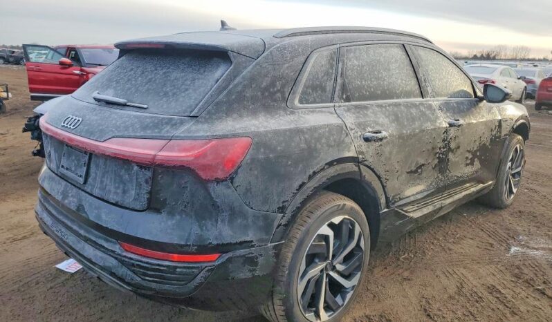 
								2024 Audi Q8 full									