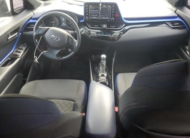 
								2022 Toyota C-hr full									