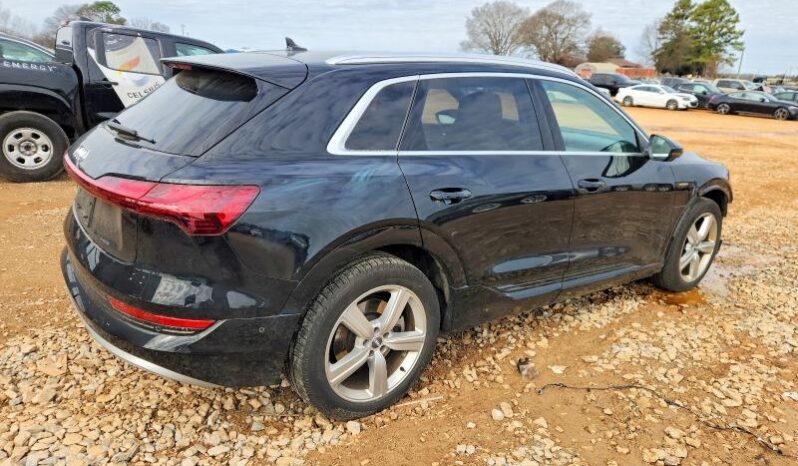 
								2019 Audi E-tron full									