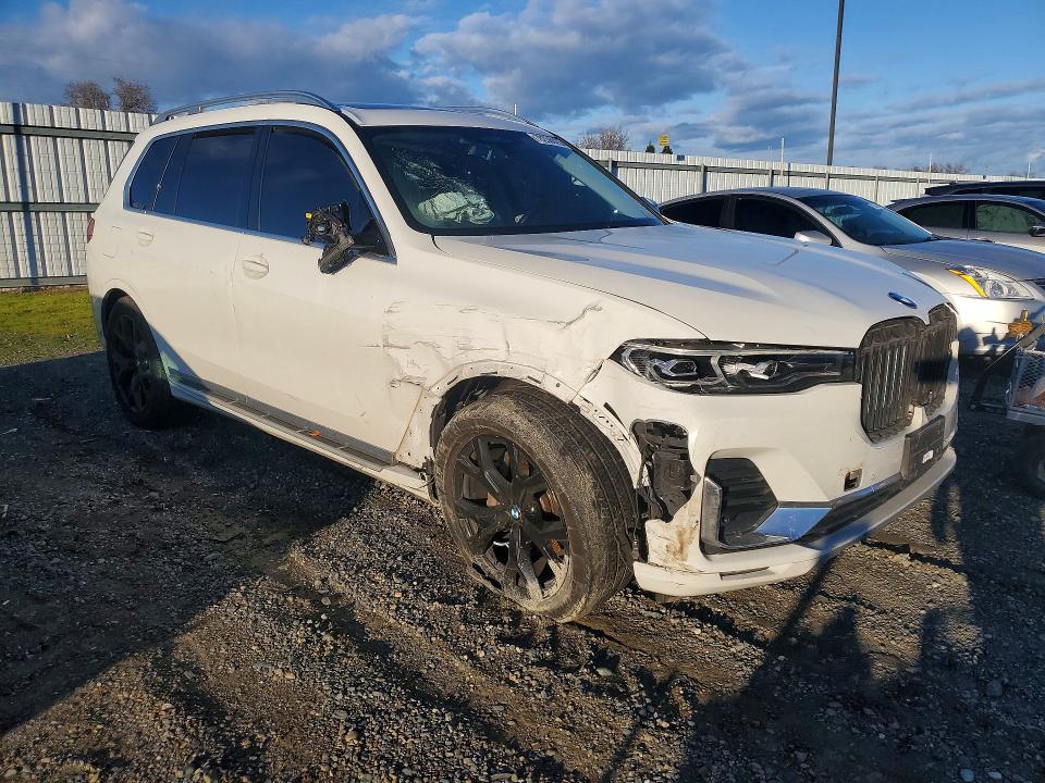 2021 BMW X7
