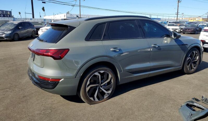 
								2024 Audi Q8 full									