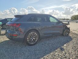 
										2024 Audi Q8 full									