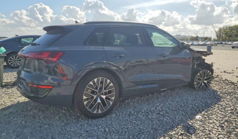 
								2024 Audi Q8 full									