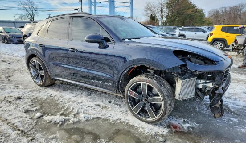 
								2022 Porsche Cayenne full									