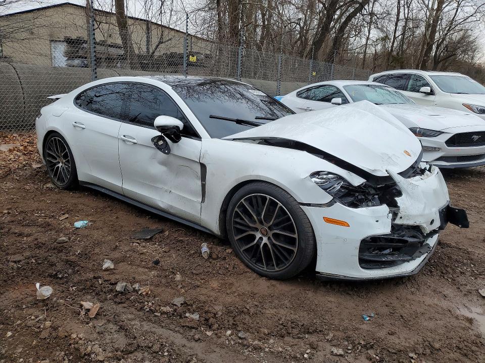2022 Porsche Panamera
