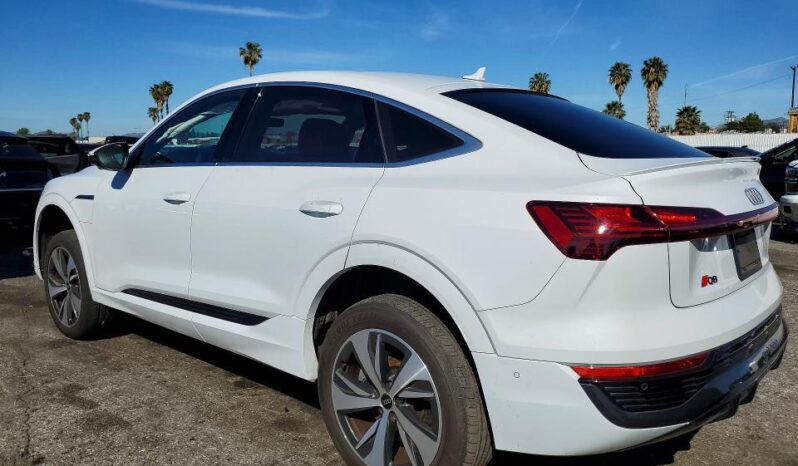 
								2024 Audi Q8 full									