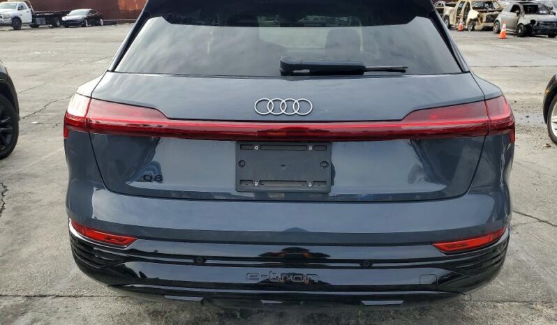 
								2024 Audi Q8 full									