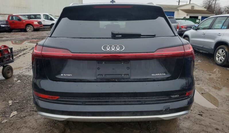 
								2022 Audi E-tron full									