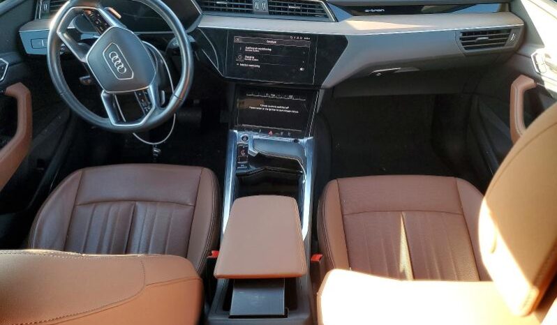 
								2024 Audi Q8 full									