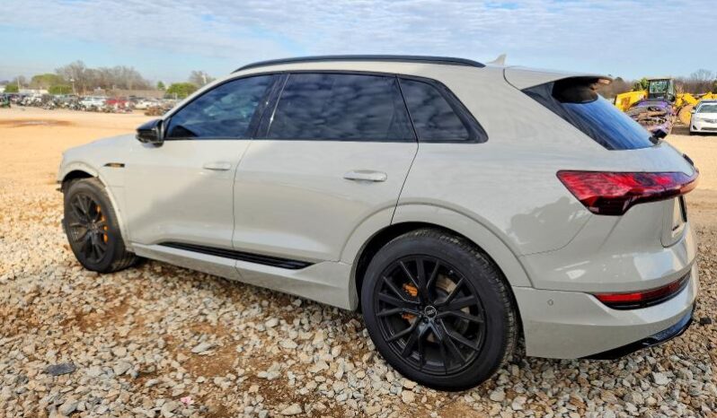 
								2022 Audi E-tron full									