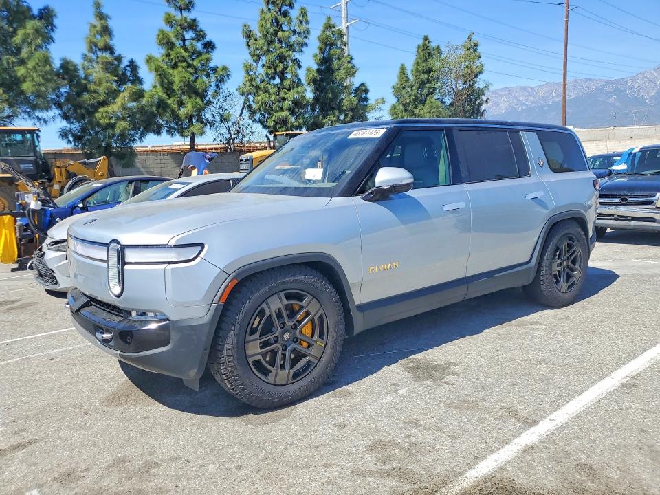 2023 Rivian R1s