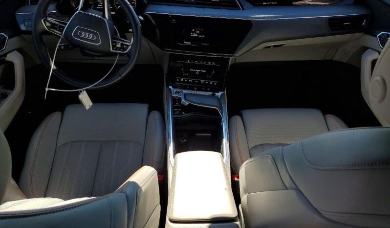 
								2024 Audi Q8 full									