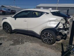 
										2020 Toyota C-hr xle full									