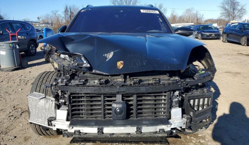 
								2024 Porsche Cayenne full									