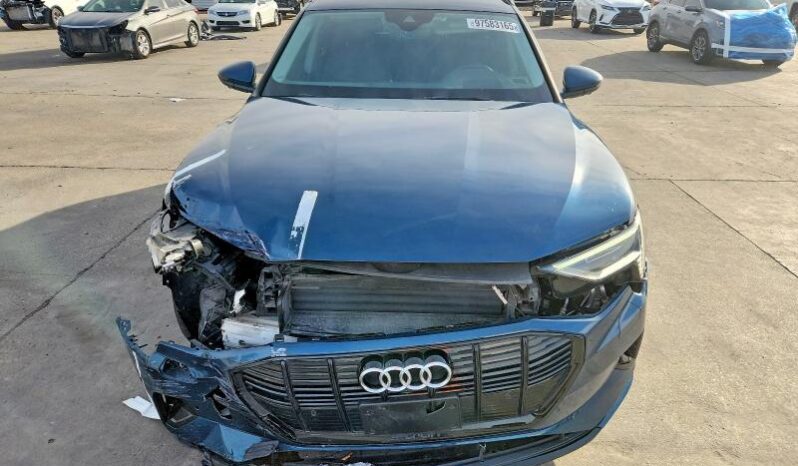 
								2021 Audi E-tron full									