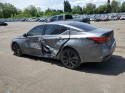 
										2022 Nissan Altima sr full									