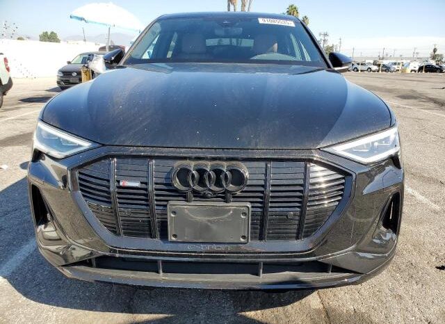 
								2022 Audi E-tron full									