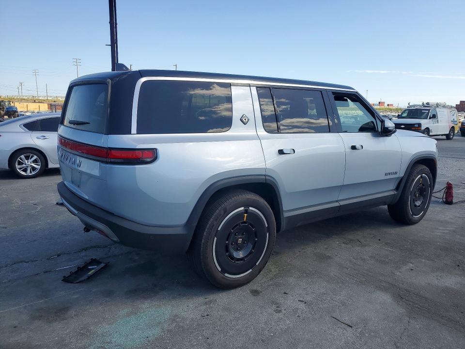 2025 Rivian R1s
