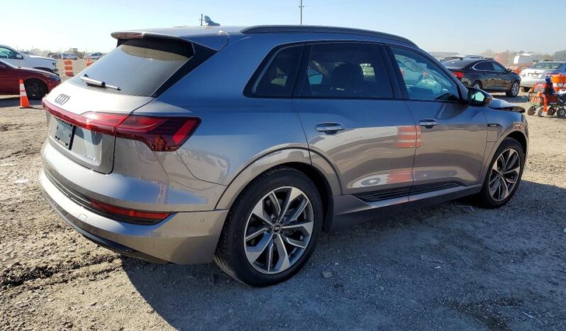 
								2021 Audi E-tron full									
