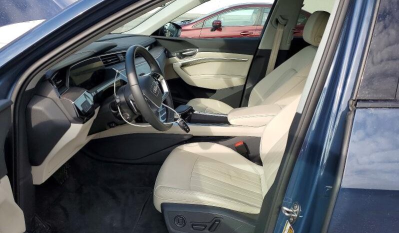 
								2024 Audi Q8 full									