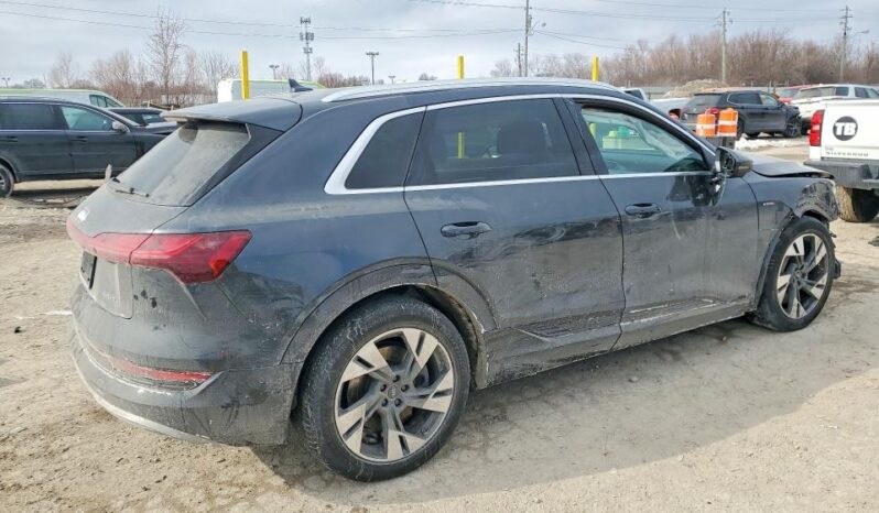 
								2022 Audi E-tron full									