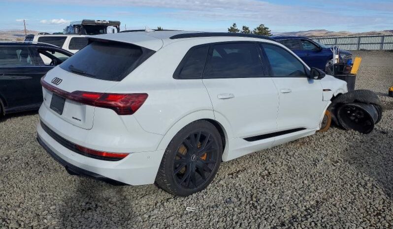 
								2022 Audi E-tron full									