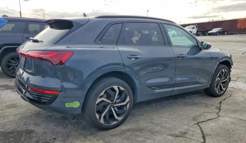 
								2024 Audi Q8 full									