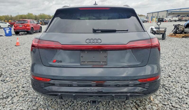 
								2024 Audi Q8 full									