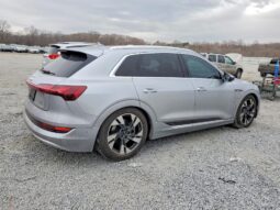 
										2022 Audi E-tron full									
