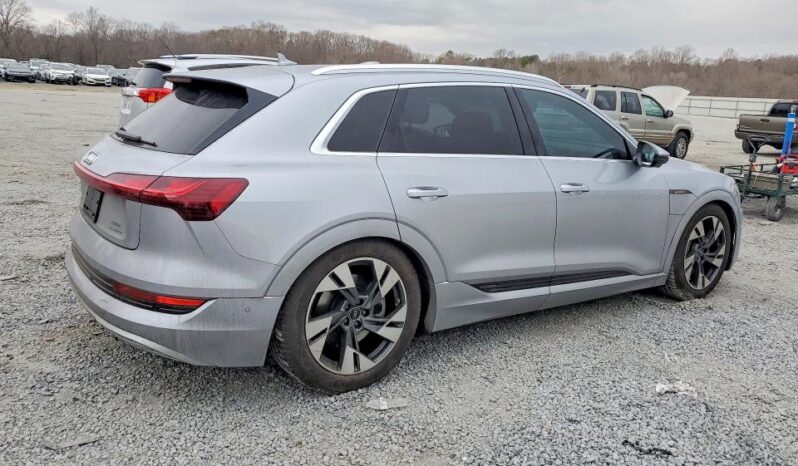 
								2022 Audi E-tron full									