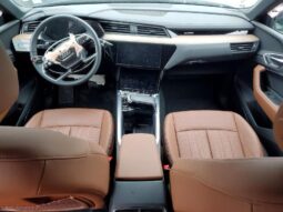 
										2024 Audi Q8 full									